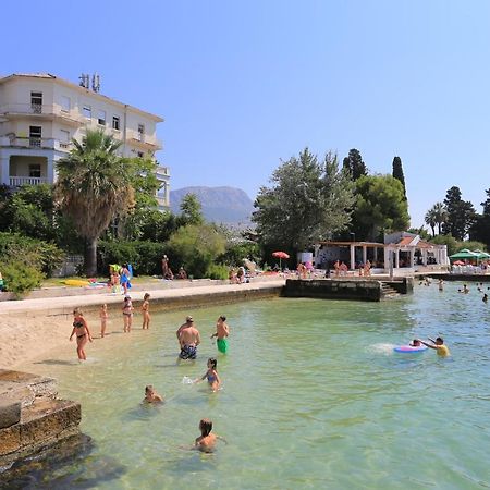 Apartments With A Parking Space Kastel Luksic, Kastela - 21073 Exterior foto