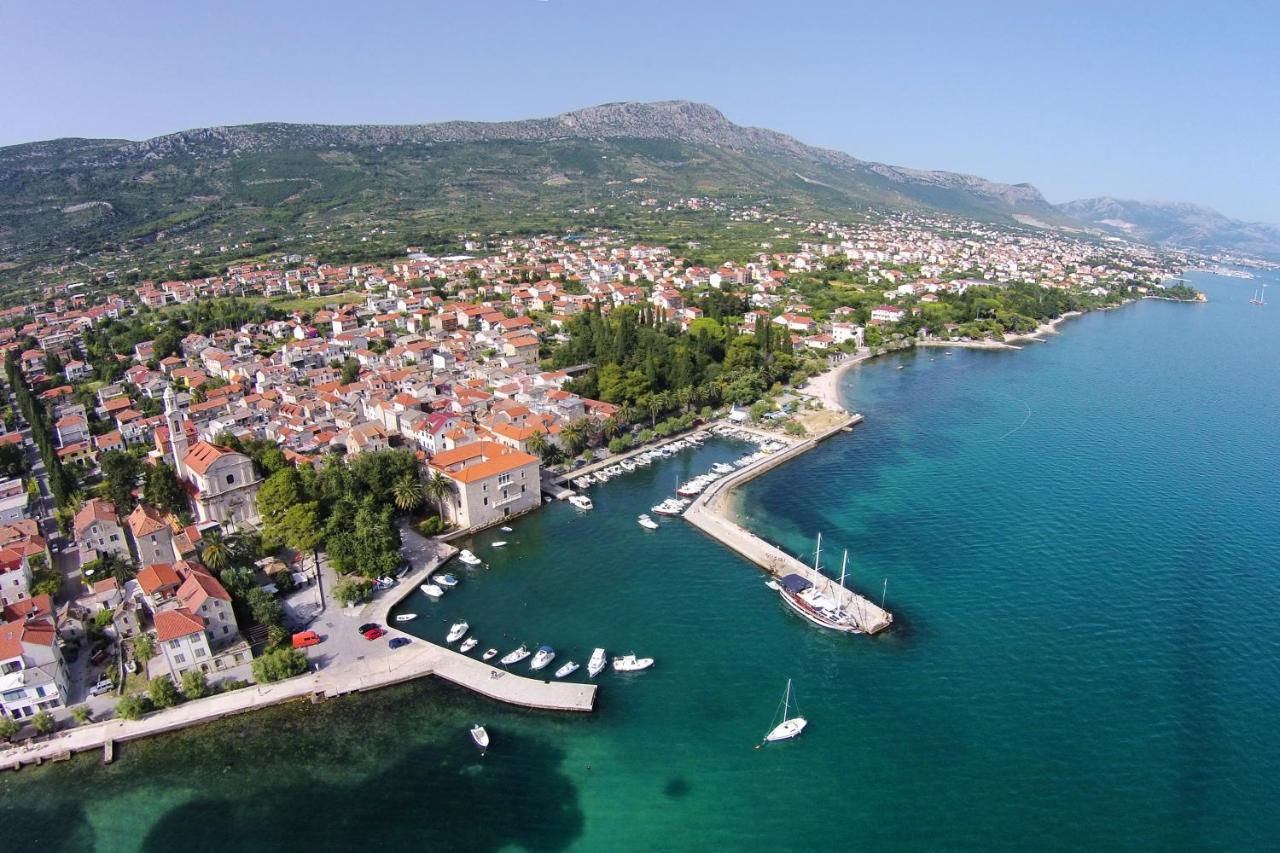 Apartments With A Parking Space Kastel Luksic, Kastela - 21073 Exterior foto